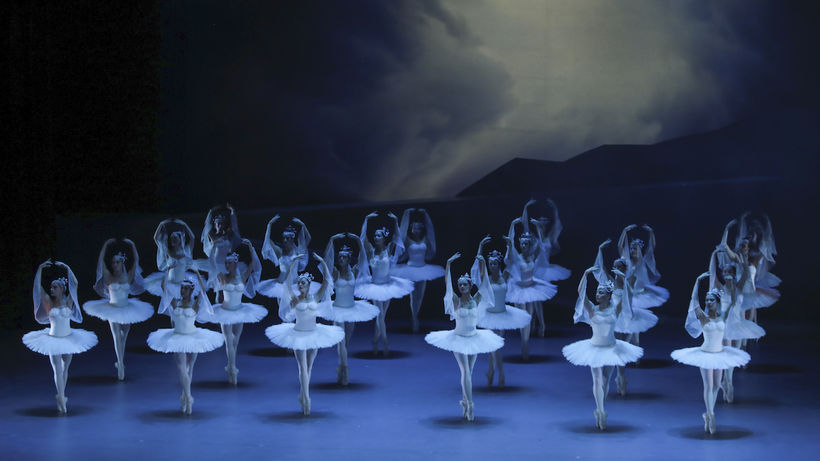 La Bayadère, Kingdom of the Shades (corps de ballet NdB). Photo: Ctibor Bachratý.